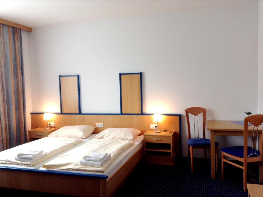 Thalinger Hof Hotel Kronstorf Room photo